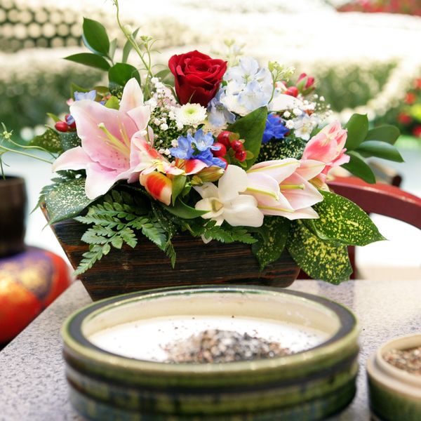 山梨県の安心できる花屋ではお葬式の装花についてご相談を承っております